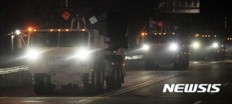 성주로 향하는 사드 장비