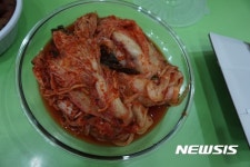 ‘김치담그기’ 국가무형문화재 된다, 보유자는 없다···왜? 