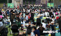 재즈페스티벌 공연장 가득 메운 시민들