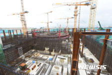 태양광 발전소, 원전보다 20배 이상 건설 부지 필요