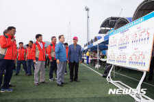 게이트볼장 찾은 남유진 구미시장