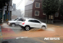 침수된 거제도서관 앞 도로