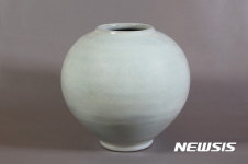 신세계면세점, 신한균 도예展 개최···신정희 타계 10주년 추모