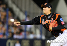 역투하는 롯데 세번째 투수 배장호