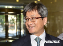 김명수 대법원장 후보자의 미소