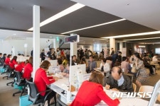 관람객들로 가득 찬 ‘서초 센트럴 아이파크’ 견본주택