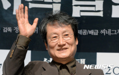 문성근, 검찰 출석···"MB 블랙리스트, 경악스러운 일"