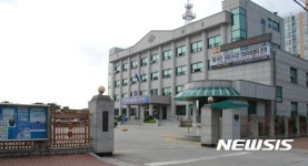 개 단속 못했다···산책 부부 덮친 대형견 주인 구속영장