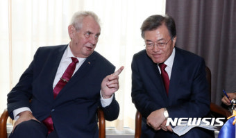 문 대통령, '제만 체코 대통령 정상회담'