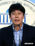 더불어민주당 제1차 혁신안 발표하는 한민수 대변인