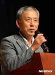 환영사 하는 김정열 사회복지법인 다운회 이사장