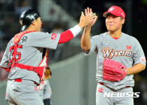 승리 하이파이브 이성우와 백인식