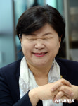 눈 감은 서영교 의원
