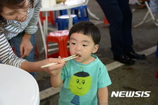 엄마가 먹여주는 장수 한우 맛있어요