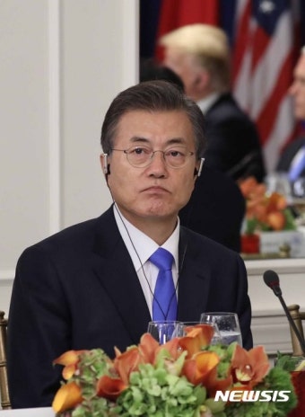 문 대통령, '한-미-일 정상 업무오찬'