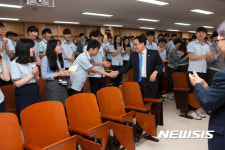 대덕소프트웨어마이스터고등학교 학생들과 인