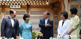 文대통령, 오늘 4당 여야 대표 만찬회동···홍준표 대표 불참