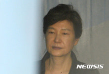 법정으로 향하는 박근혜 전 대통령