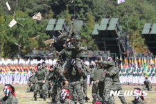 특전대원들의 격파시범