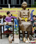 일본 정부, 소녀상 공공조형물 지정에 극히 유감 표명