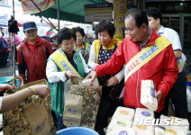 추석 제수용품 사는 이정백 상주시장