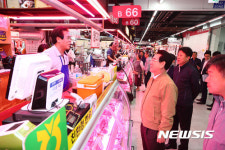 가락동 농수산도매시장 찾은 김영록 장관