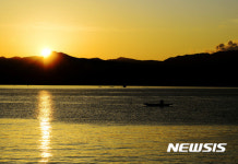 석양이 지는 남해바다