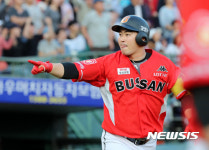 승부는 원점, 동점 솔로 홈런 박헌도