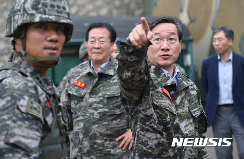 유정복 인천시장, 북한의 도발로 긴장 높아지는 연평도 긴급 방문