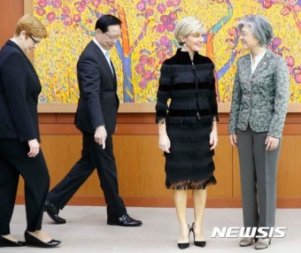 접견실 들어서는 한-호주 외교 국방장관