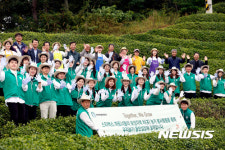 스타벅스, 친환경 커피 퇴비로 재배한 국산 차 애용해 주세요”