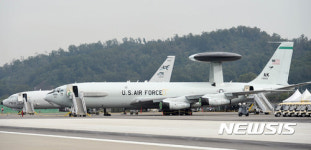 아덱스에 계류된 E-3B 조기경보기