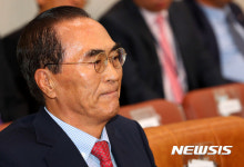 입 굳게 다문 권혁홍 대양제지공업 공동 대표