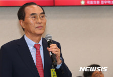 2017 국감 답변하는 권혁홍 대양제지공업 공동대표