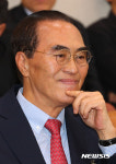 웃고 있는 권혁홍 대양제지공업 공동 대표