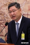답변하는 이현주 동북아역사재단 사무총장
