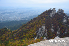 오색단풍으로 물든 만경대