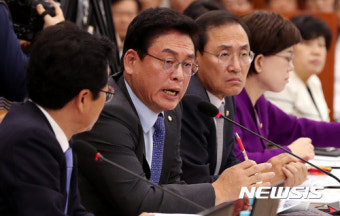 발언하는 정우택 의원