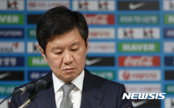 어두운 표정의 정몽규 회장