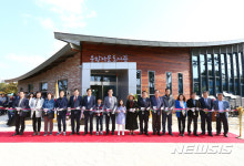 유성 문학마을도서관 개관