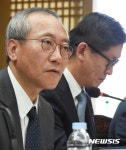 의원들의 질의 답하는 서창석 서울대학교병원장