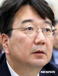 답변하는 정지원 부산지방고용노동청장