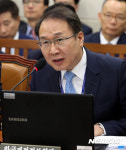 답변하는 이원식 한국재정정보원장