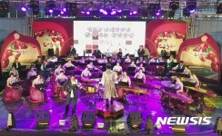 보은대추축제장서 공연하는 영동 난계국악단