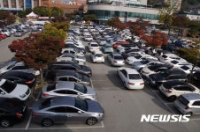 김해시청 민원인 주차난 심각 