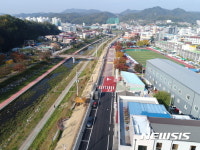 잘 정비된 영동천변 제방도로