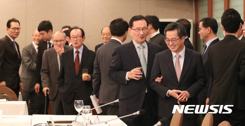김동연 vs 오세훈, 윤석열 정부 외교정책 논쟁
