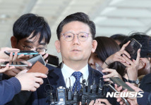 피의자 신분으로 검찰 출석하는 장호중 부산지검장