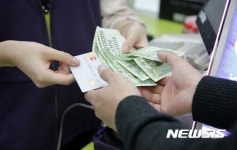 편의점, 은행창구 보조역할 본격화…인출금액 결제하면 현금으로 찾기 가능