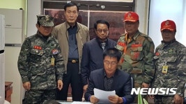 기자회견 갖는 월남참전자회 익산지회 회원들